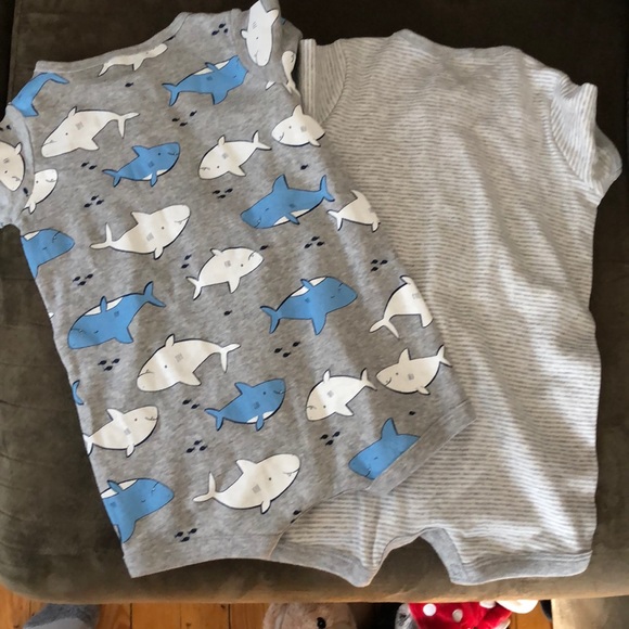 Two pairs of snap up PJs carters 9m brand new - Picture 3 of 3